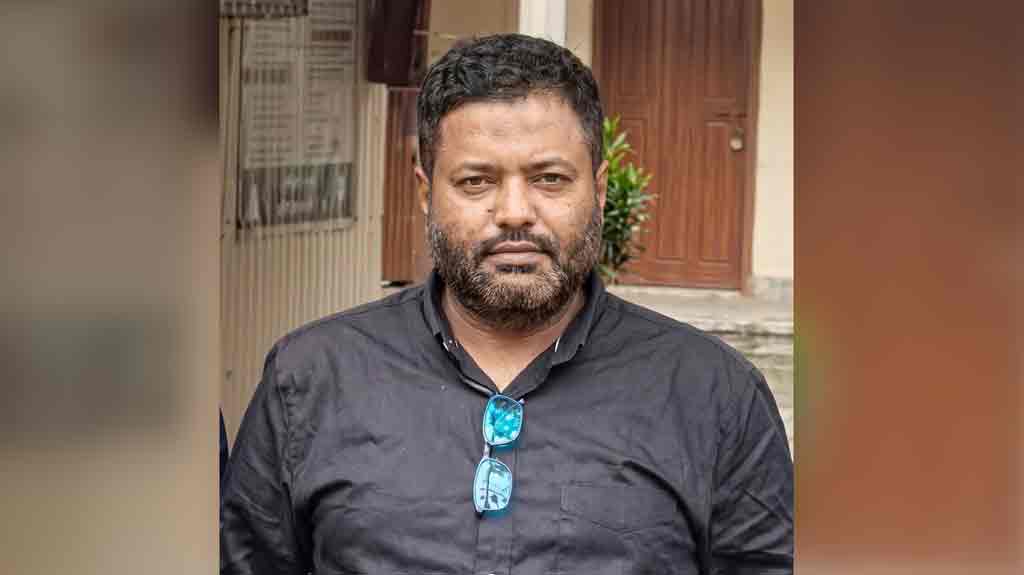 কারাগারে থেকেও বেতন তুলতেন প্রভাষক, আছে ৭৫ হজযাত্রীর সঙ্গে প্রতারণার মামলা