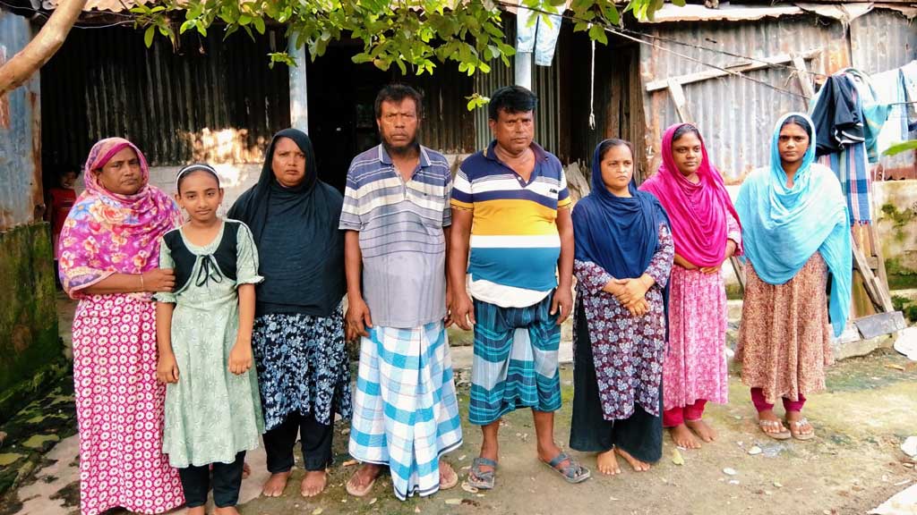 সালিস না মানায় একঘরে ২০ সদস্যের পরিবার, কথা বললেও জরিমানা ১০ হাজার