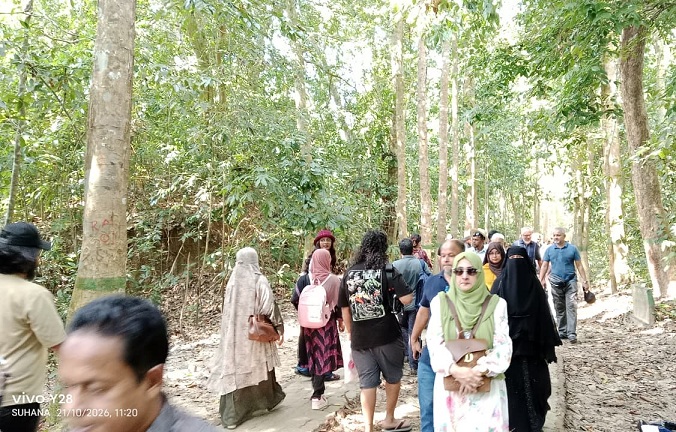 দুর্গাপূজার ছুটিতে মৌলভীবাজারে পর্যটকদের ঢল