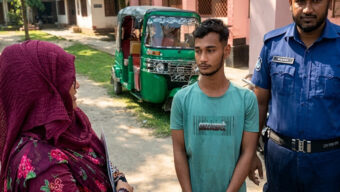 সুনামগঞ্জে নিজ ছেলেকে প্রশাসনের হাতে তুলে দিলেন বাবা